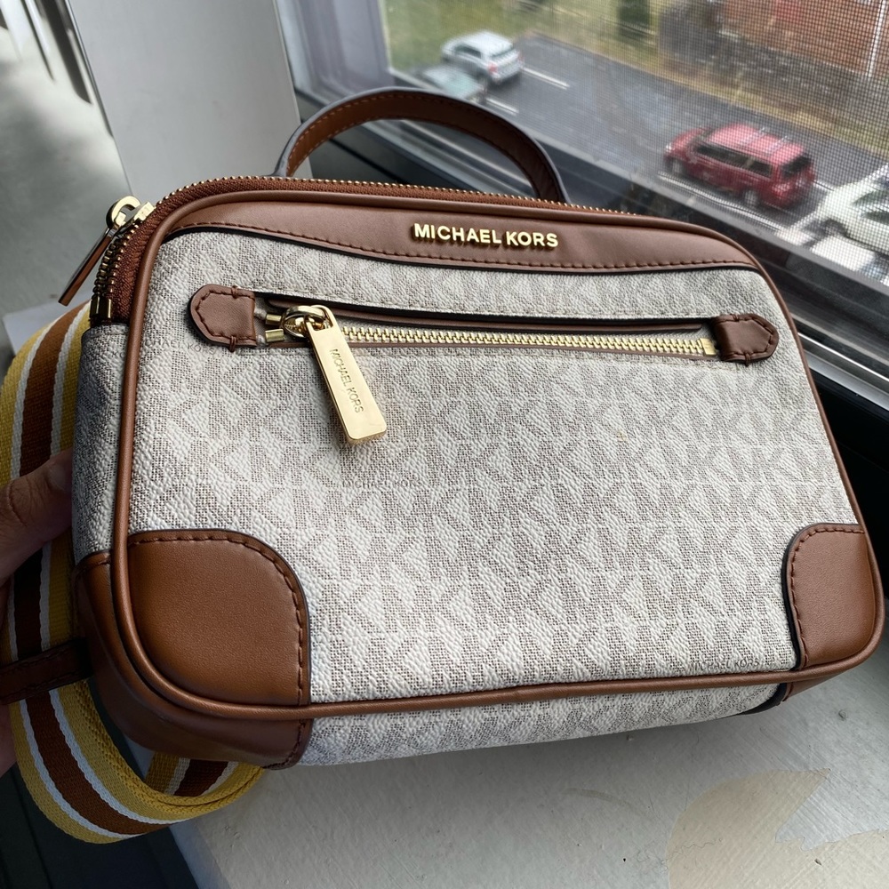 Michael Kors white SM travel Camera bag. Rare